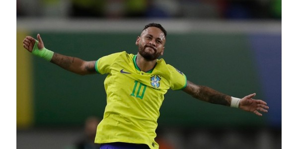 Neymar získává rekordní dres Brazilského FA se 79 góly